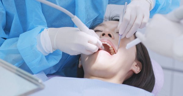 depositphotos_188407382-stock-photo-woman-undergo-dental-check